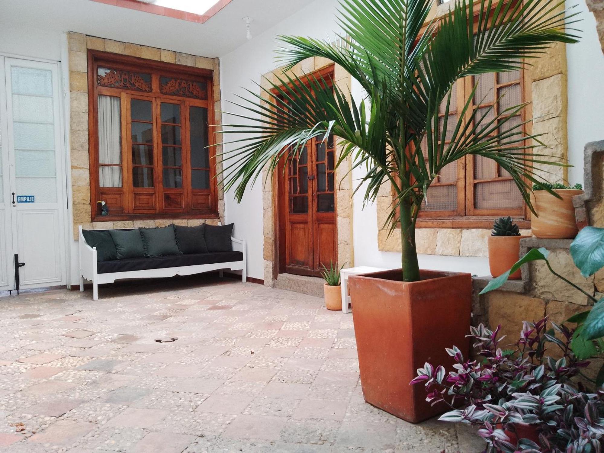 Casita De Piedra Bed and Breakfast Bogotá Exteriör bild